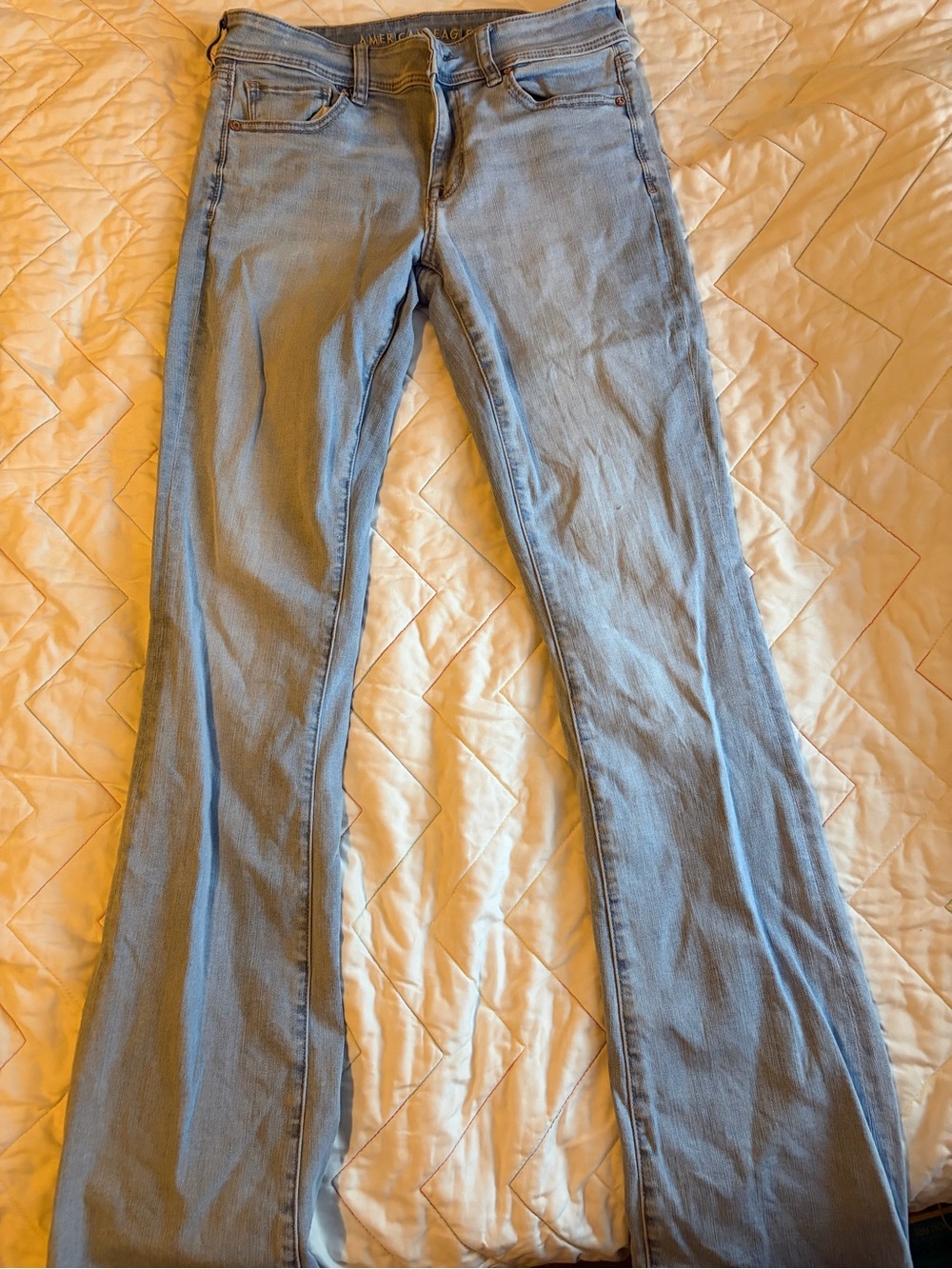 AE Women's Flared Stretch Jeans size 6 Long